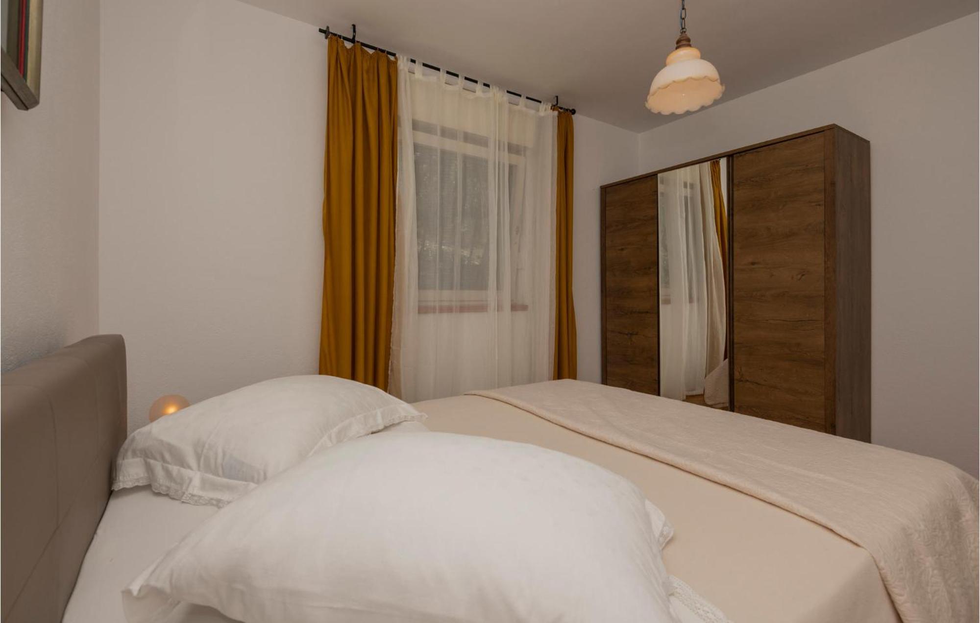 Nice Apartment In Tucepi With Wifi Екстериор снимка