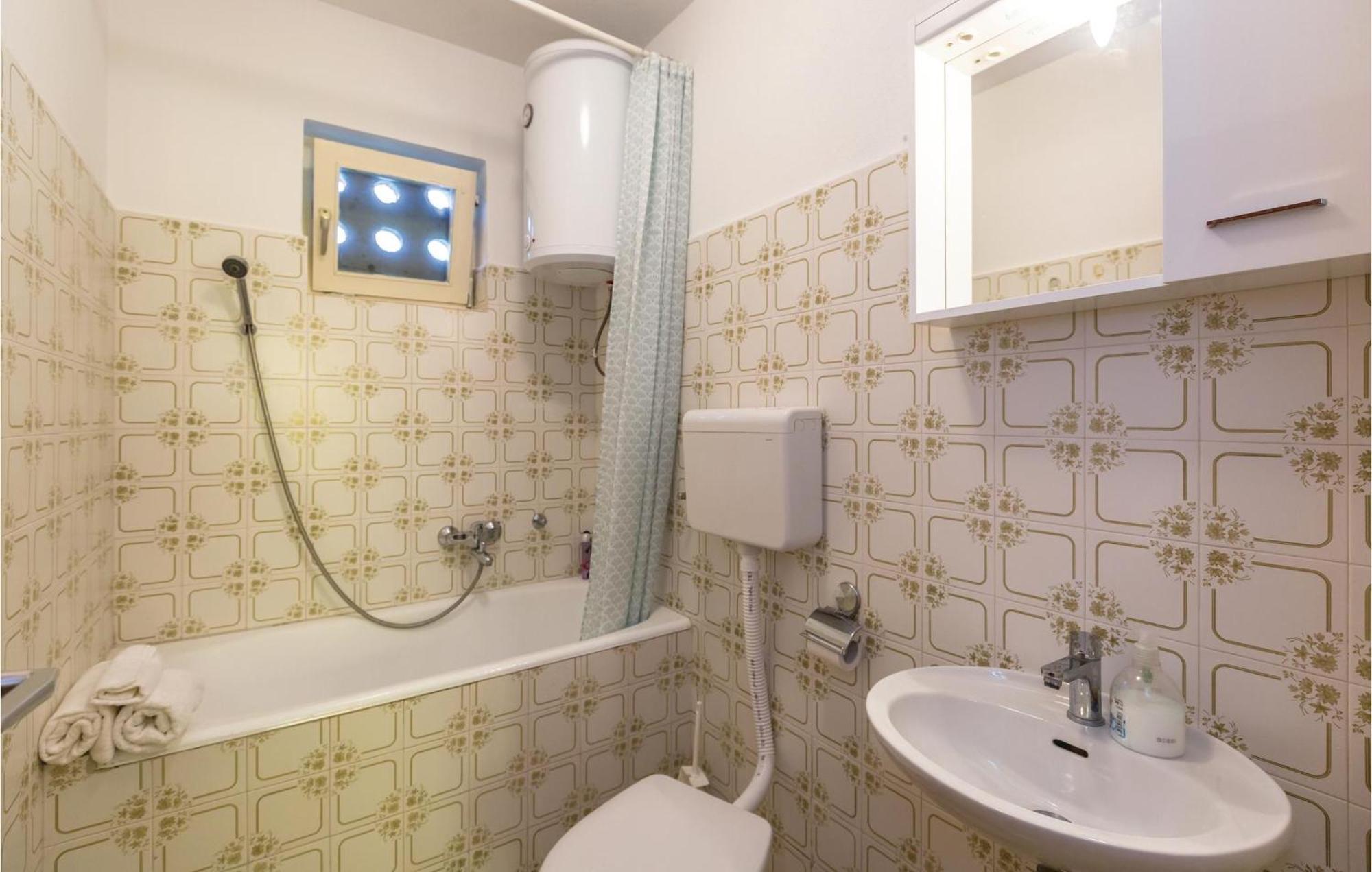 Nice Apartment In Tucepi With Wifi Екстериор снимка