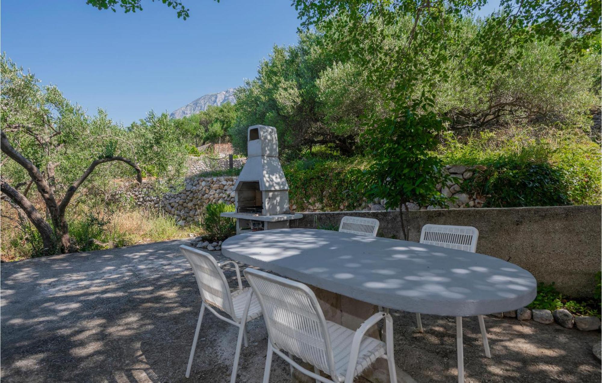 Nice Apartment In Tucepi With Wifi Екстериор снимка