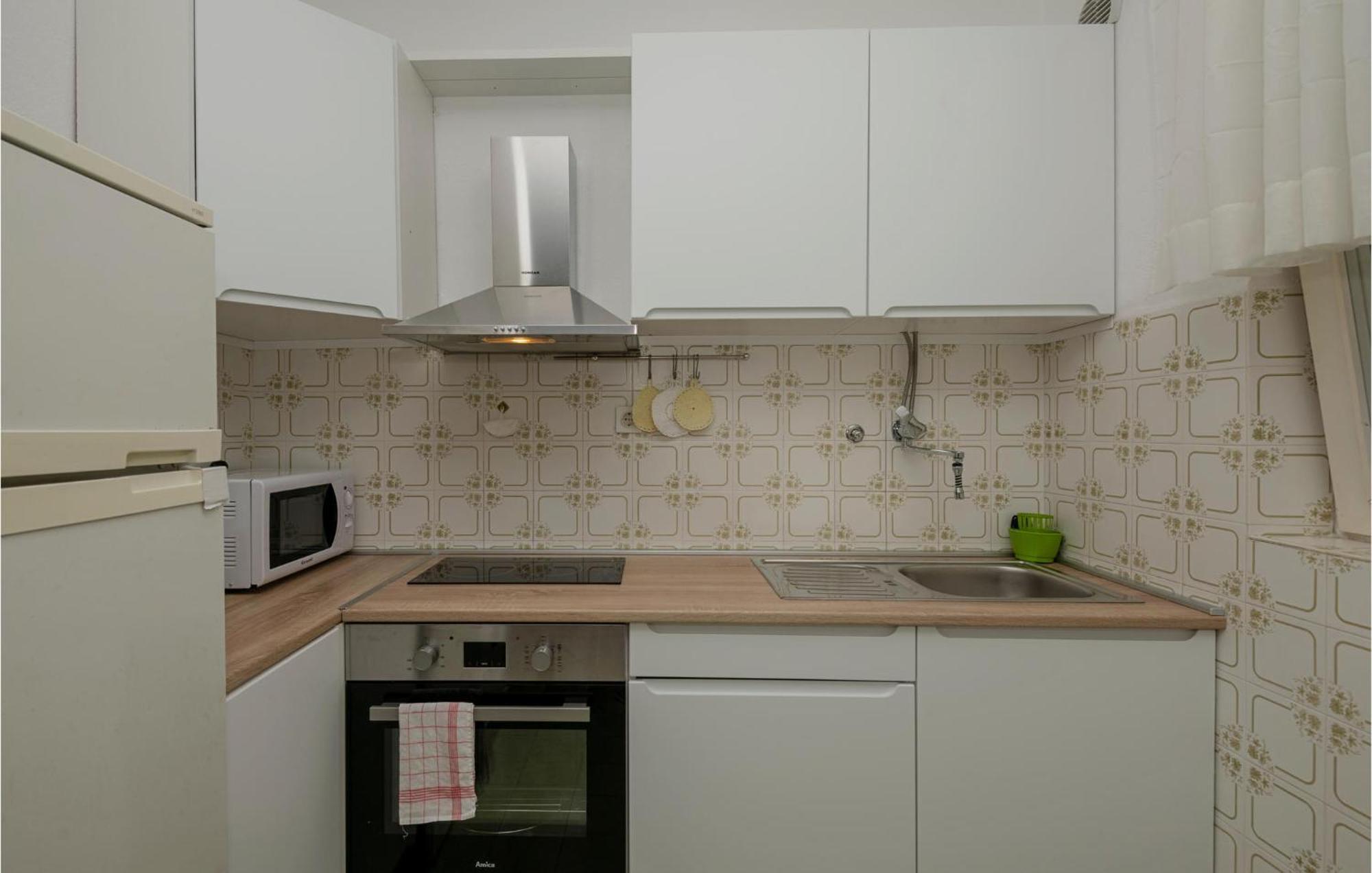 Nice Apartment In Tucepi With Wifi Екстериор снимка